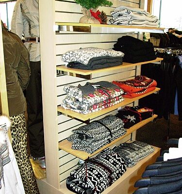 Besto Retail Shopfitting Slatwall Garment Hooks Clothing Display